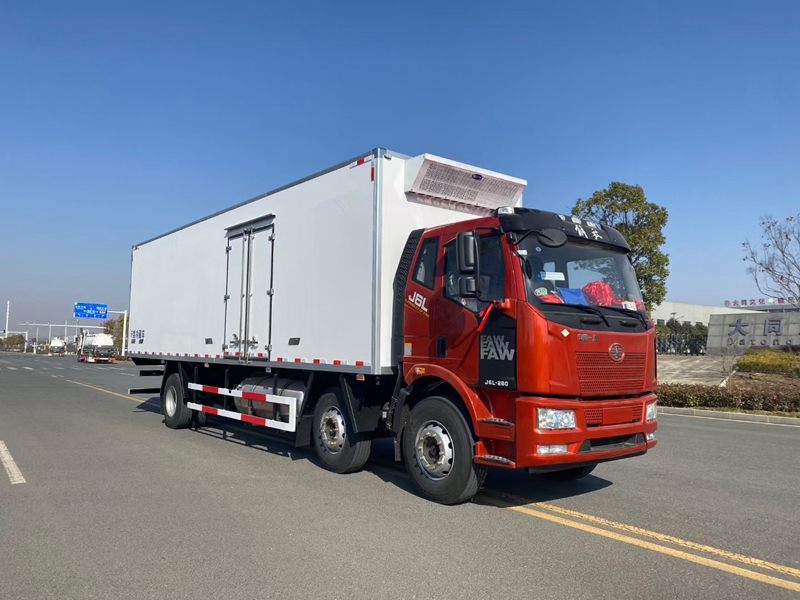 解放J6L小三軸9米6國六(天然氣)冷藏車