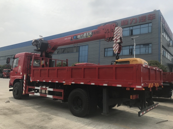 國(guó)六東風(fēng)華神F5單橋隨車(chē)吊廠(chǎng)家直銷(xiāo)