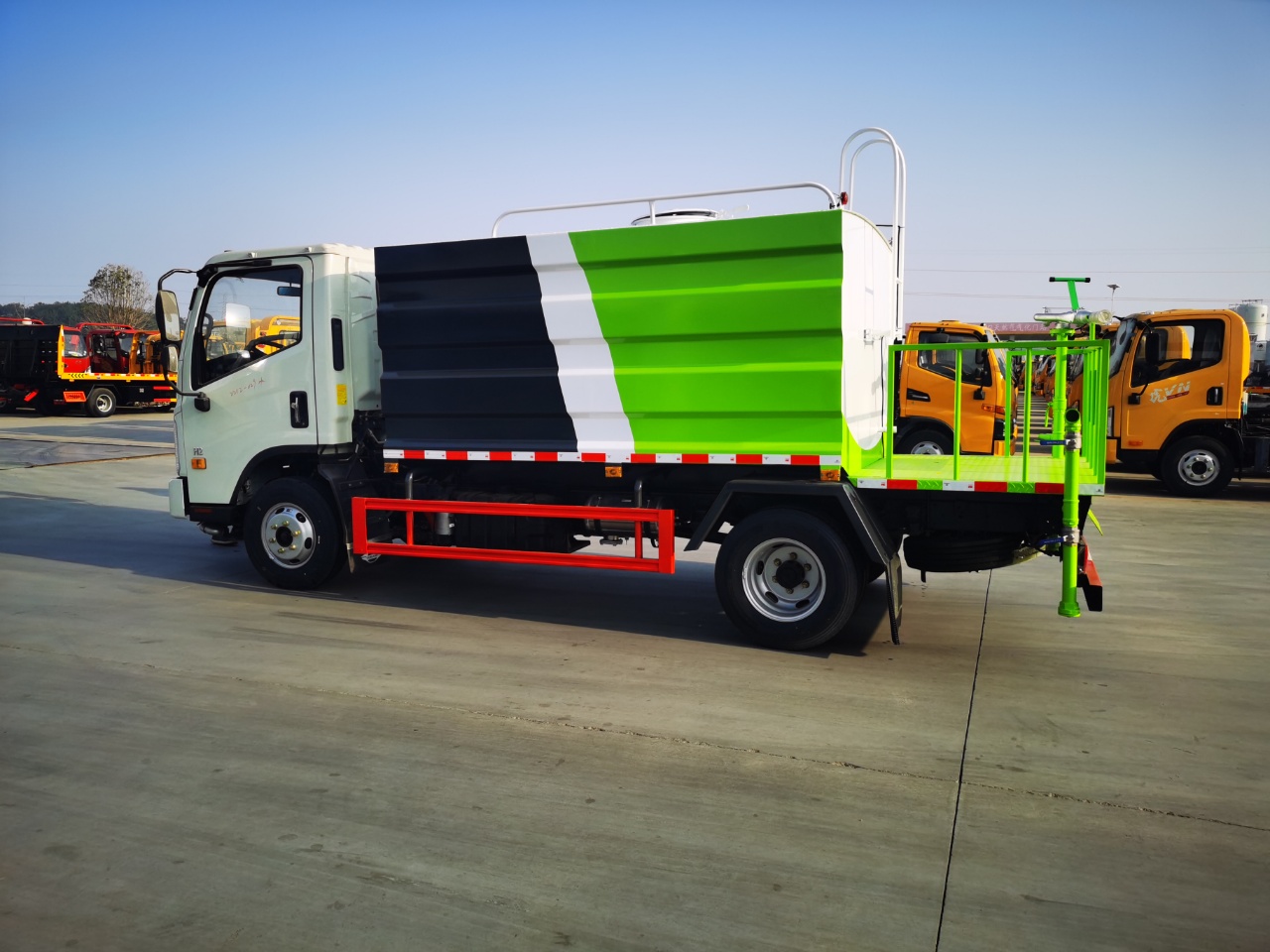 (藍(lán)牌)7.4方抑塵車(chē)